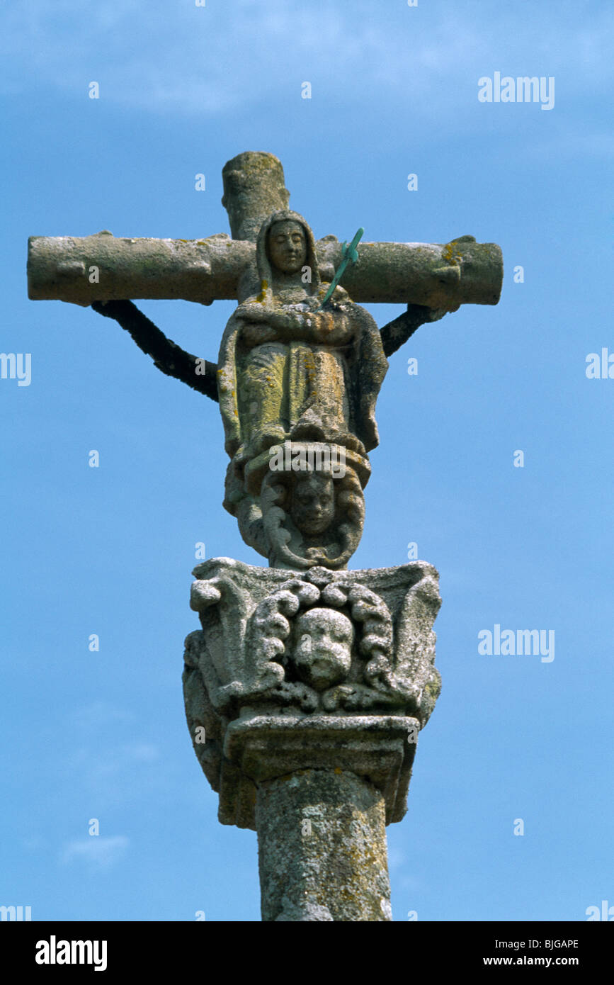 Galizia Spagna Iria Flavia chiesa di St Mary Adina Croce di pietra nel  cimitero sulla rotta dei pellegrini Camino de Santiago Foto stock - Alamy