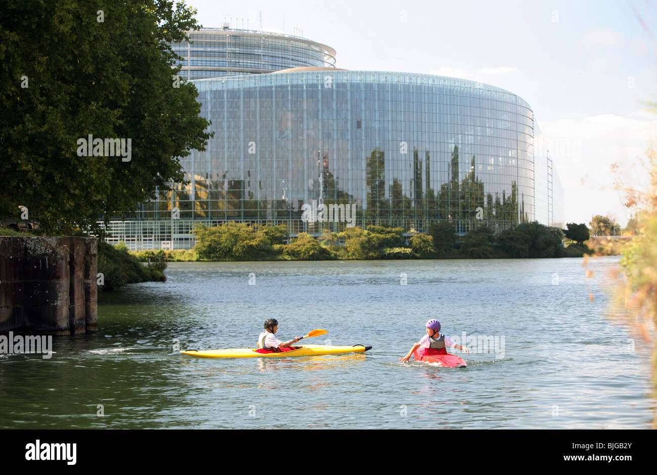 Parlamento europeo e canoists, Strasburgo, Francia Foto Stock