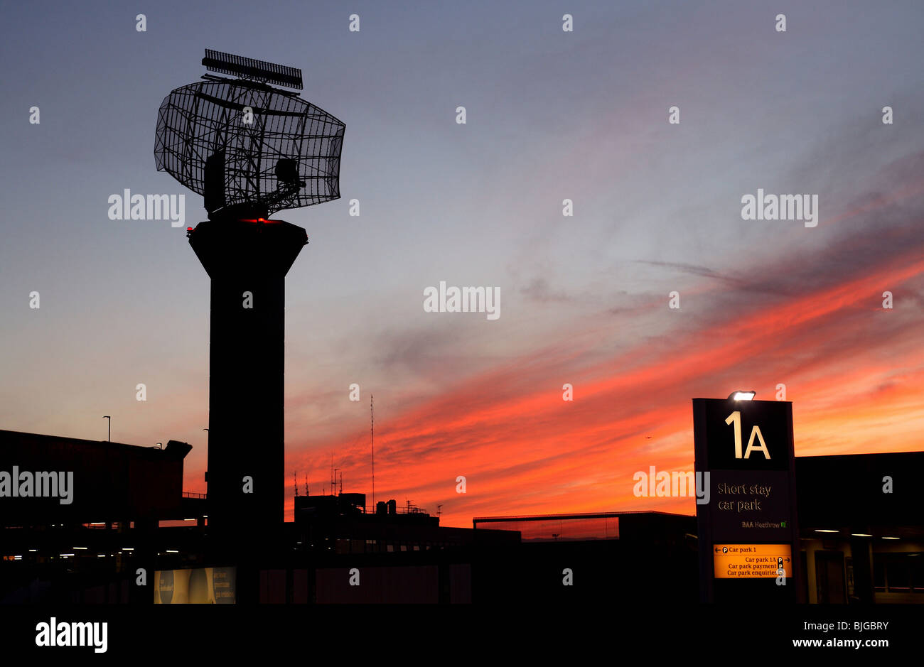 Il radar all'aeroporto di Heathrow, Londra, Gran Bretagna Foto Stock