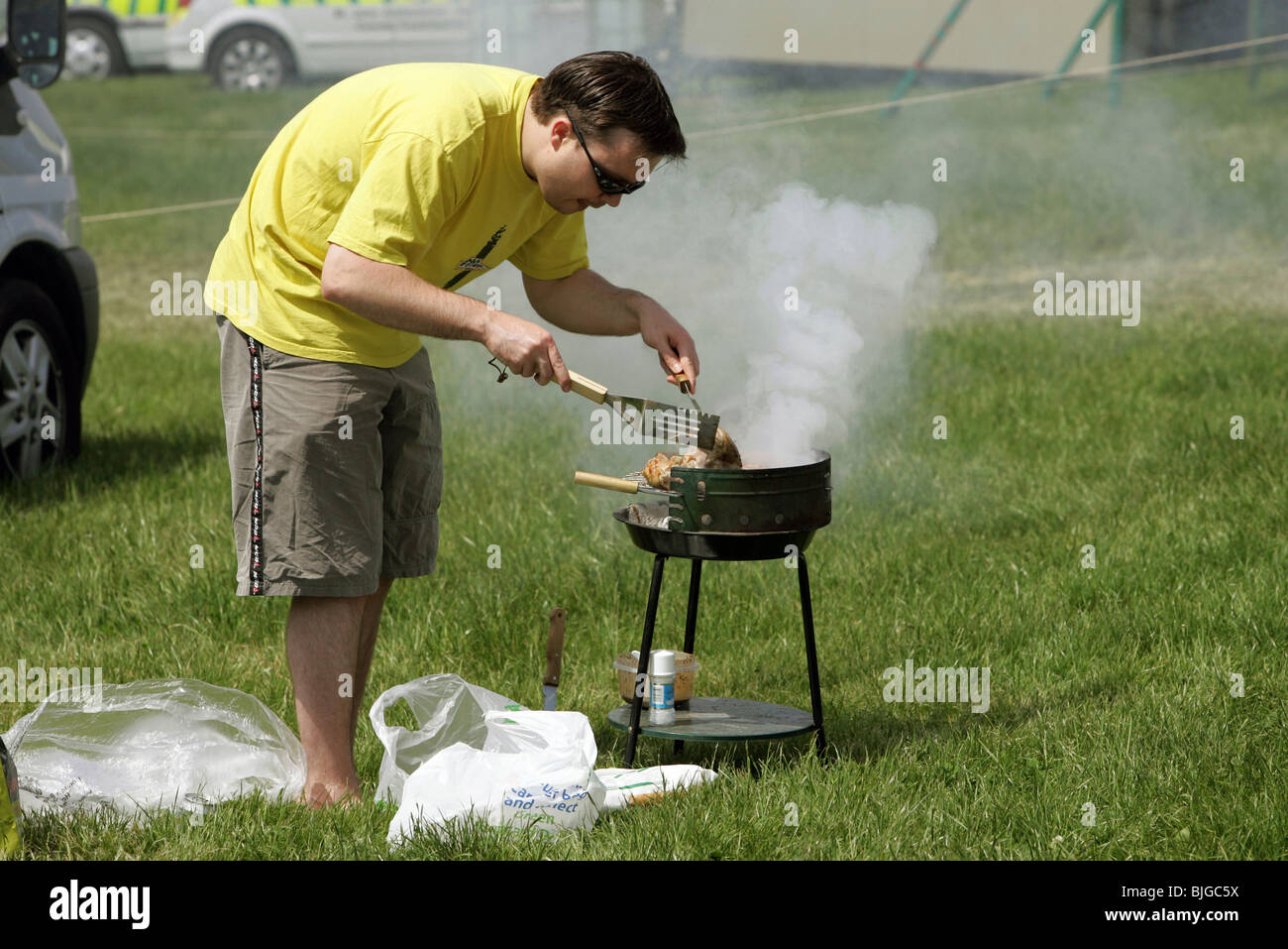 L'uomo la grigliatura, Epsom, Gran Bretagna Foto Stock