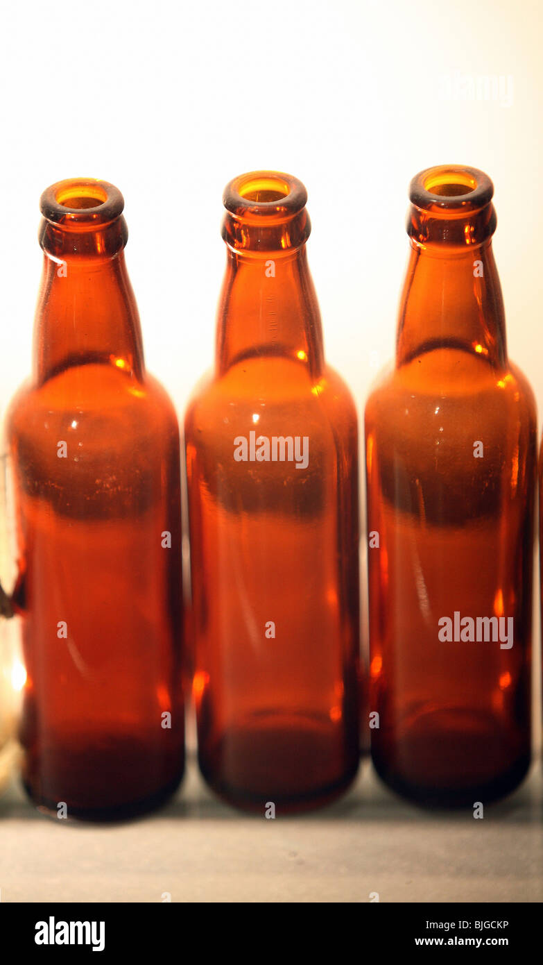 Le bottiglie da birra vuote Foto Stock
