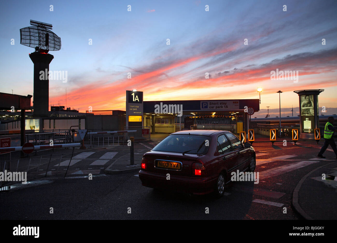 Il radar all'aeroporto di Heathrow, Londra, Gran Bretagna Foto Stock
