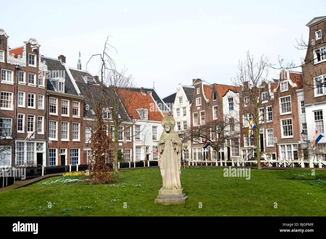 Begijnhof è una delle più antiche corti interne Amsterdam Paesi Bassi Olanda oggi è anche il sito della Chiesa riformata inglese. Foto Stock