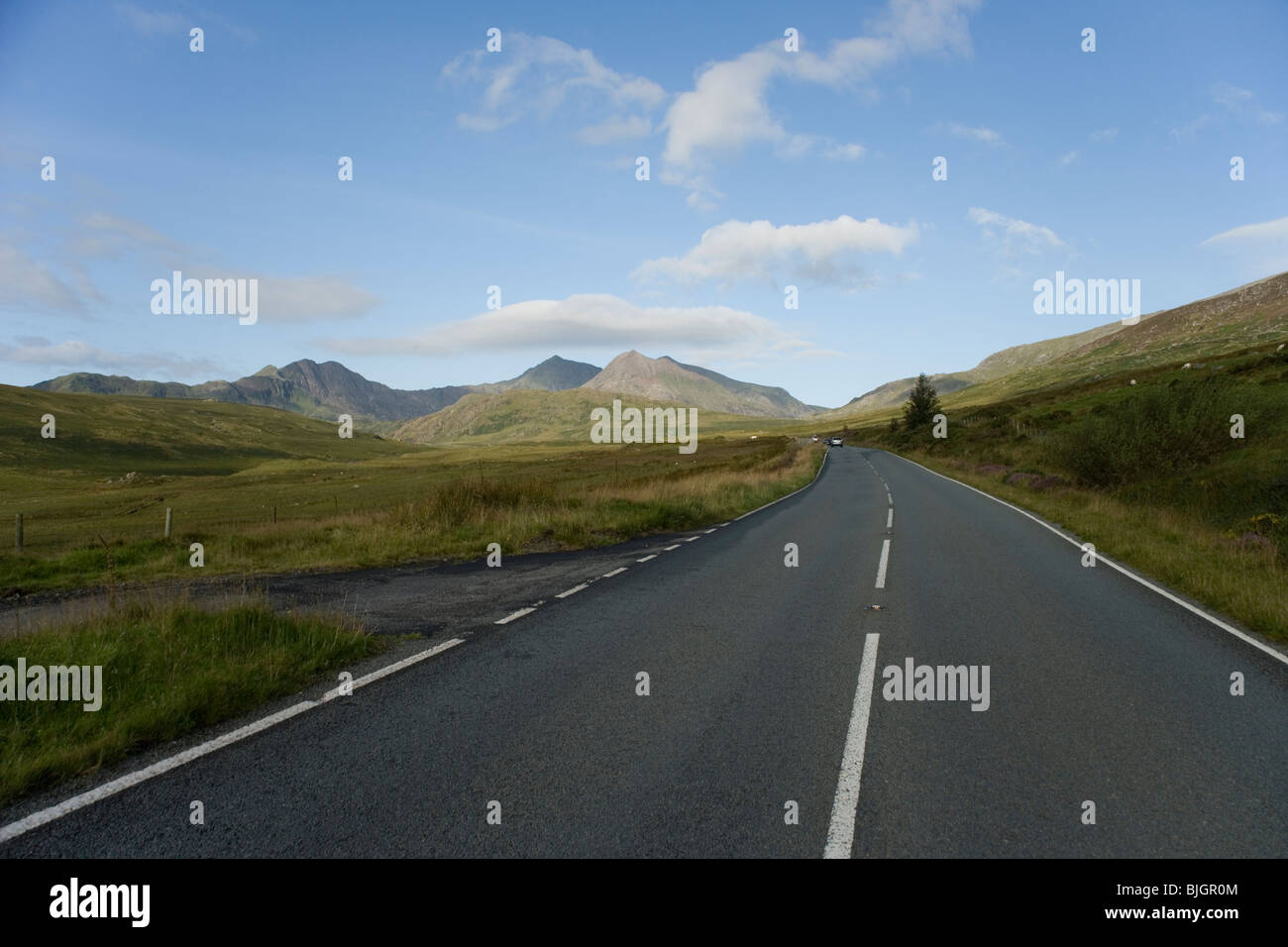 Snowdon dalla valle Nantgwryd,Snowdonia, il Galles del Nord Foto Stock