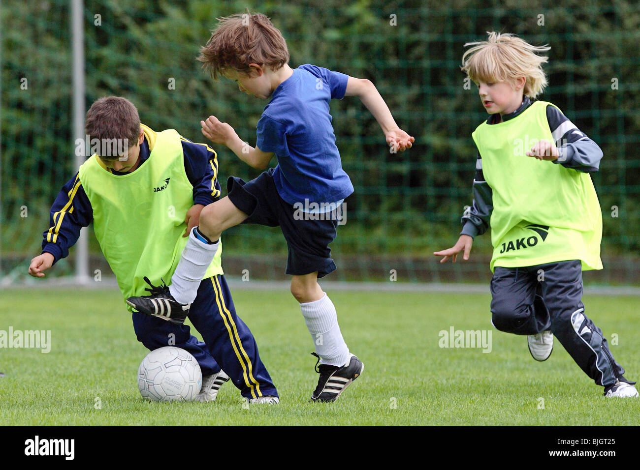 I ragazzi durante la formazione di calcio, Berlino, Deutschland Foto Stock
