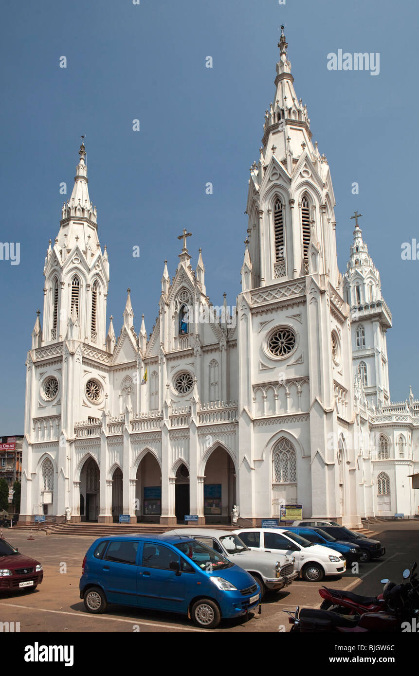 India Kerala, Thrissur (Trichur), cattolica Basilica di Nostra Signora di Dolours, Puttanpalli (Puthan Pally) Asias chiesa più alto Foto Stock