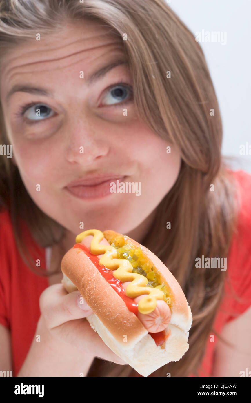 Malinconici donna con hot dog - Foto Stock