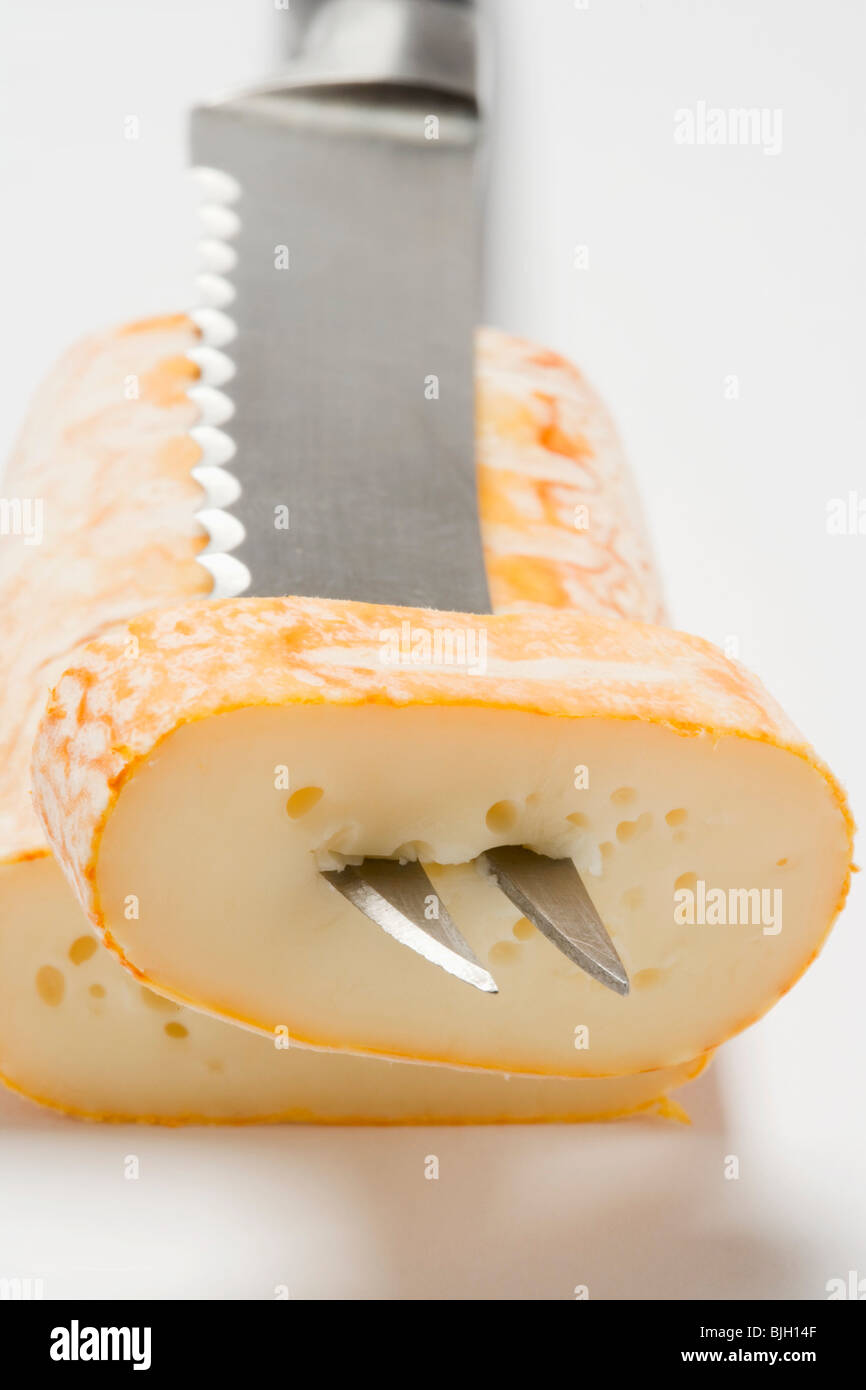 Formaggio di latte vaccino con Coltello per formaggio - Foto Stock