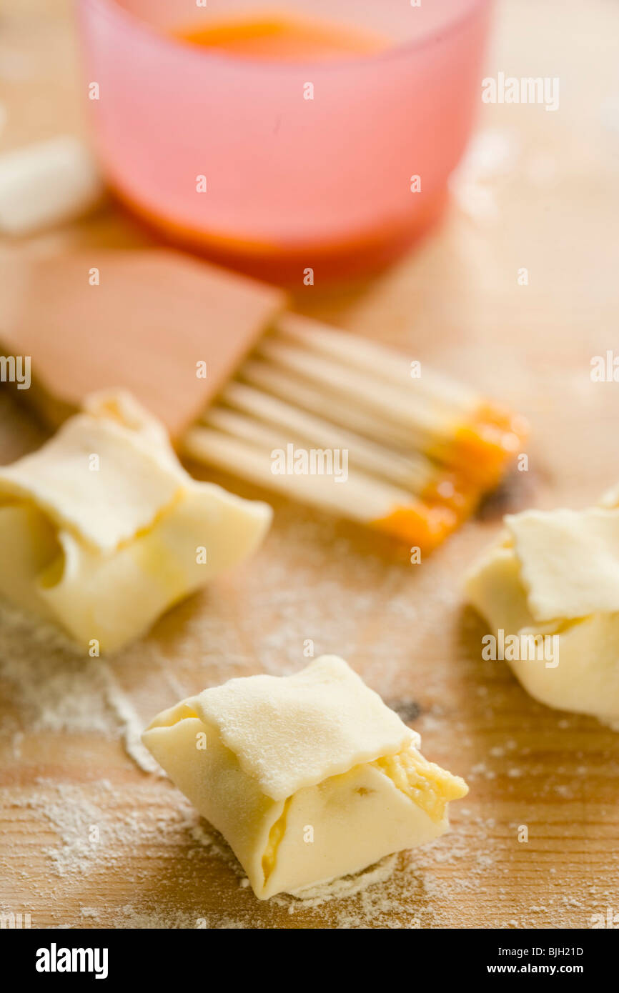 Rendendo la ricotta pacchi - Foto Stock