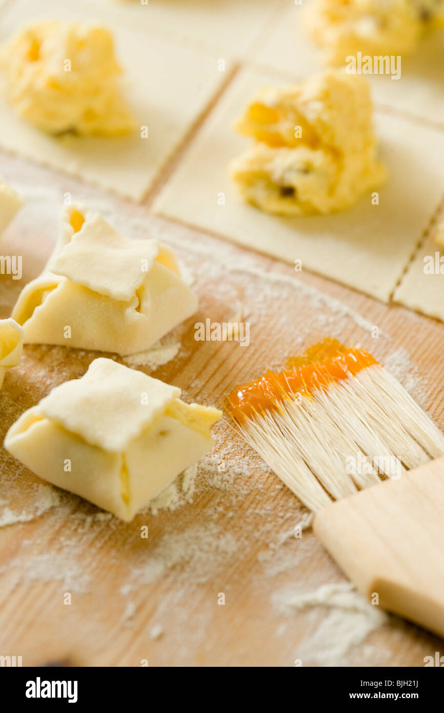 Rendendo la ricotta pacchi - Foto Stock