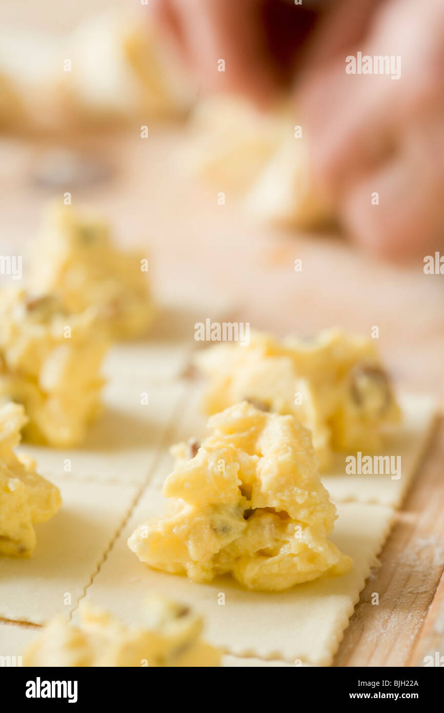 Rendendo la ricotta pacchi - Foto Stock