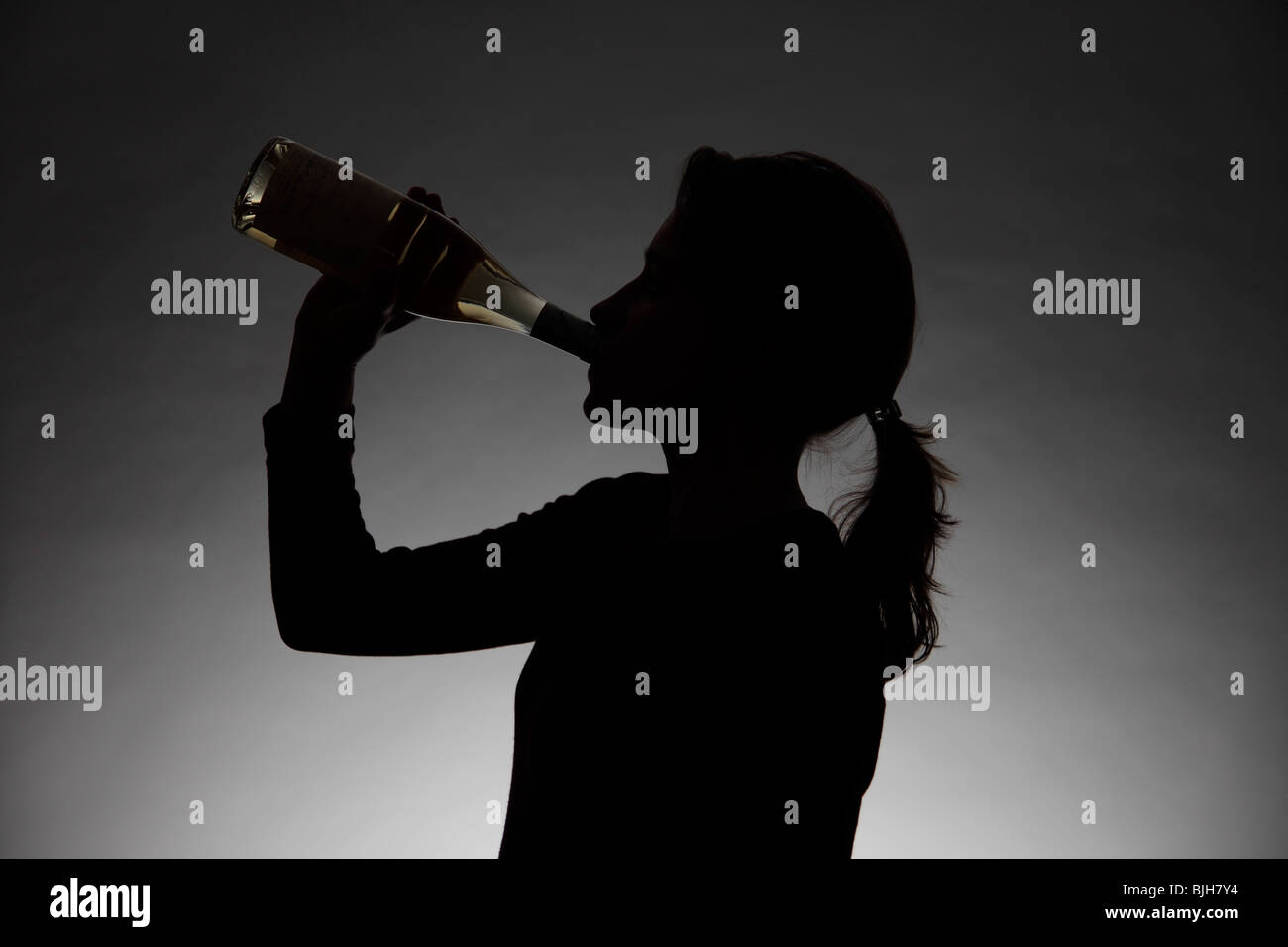 Simbolo dell'alcol immagini e fotografie stock ad alta risoluzione - Alamy