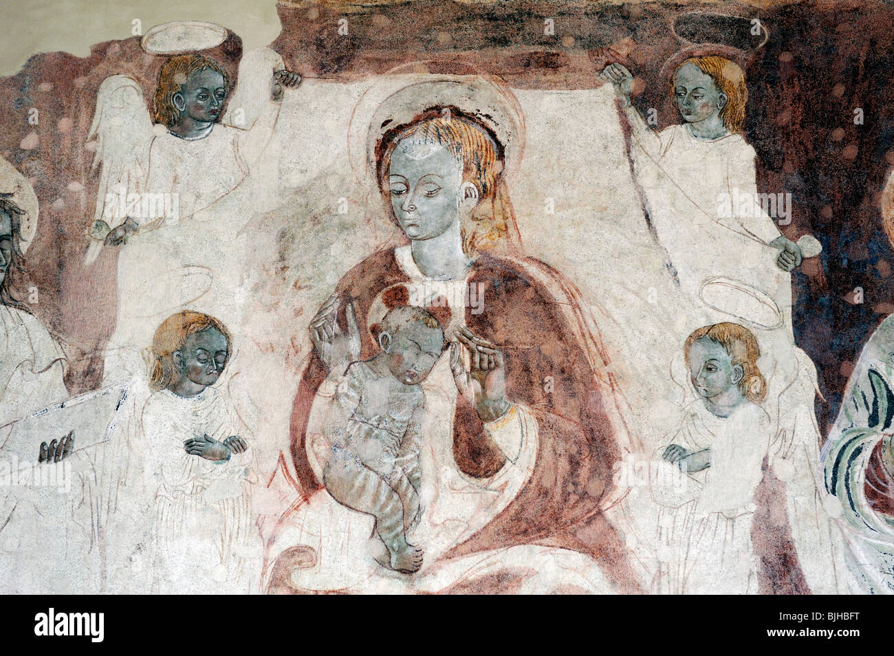 Il Castello di Poppi, Toscana, Italia. Affresco medioevale dettaglio della Madonna e Bambino Foto Stock