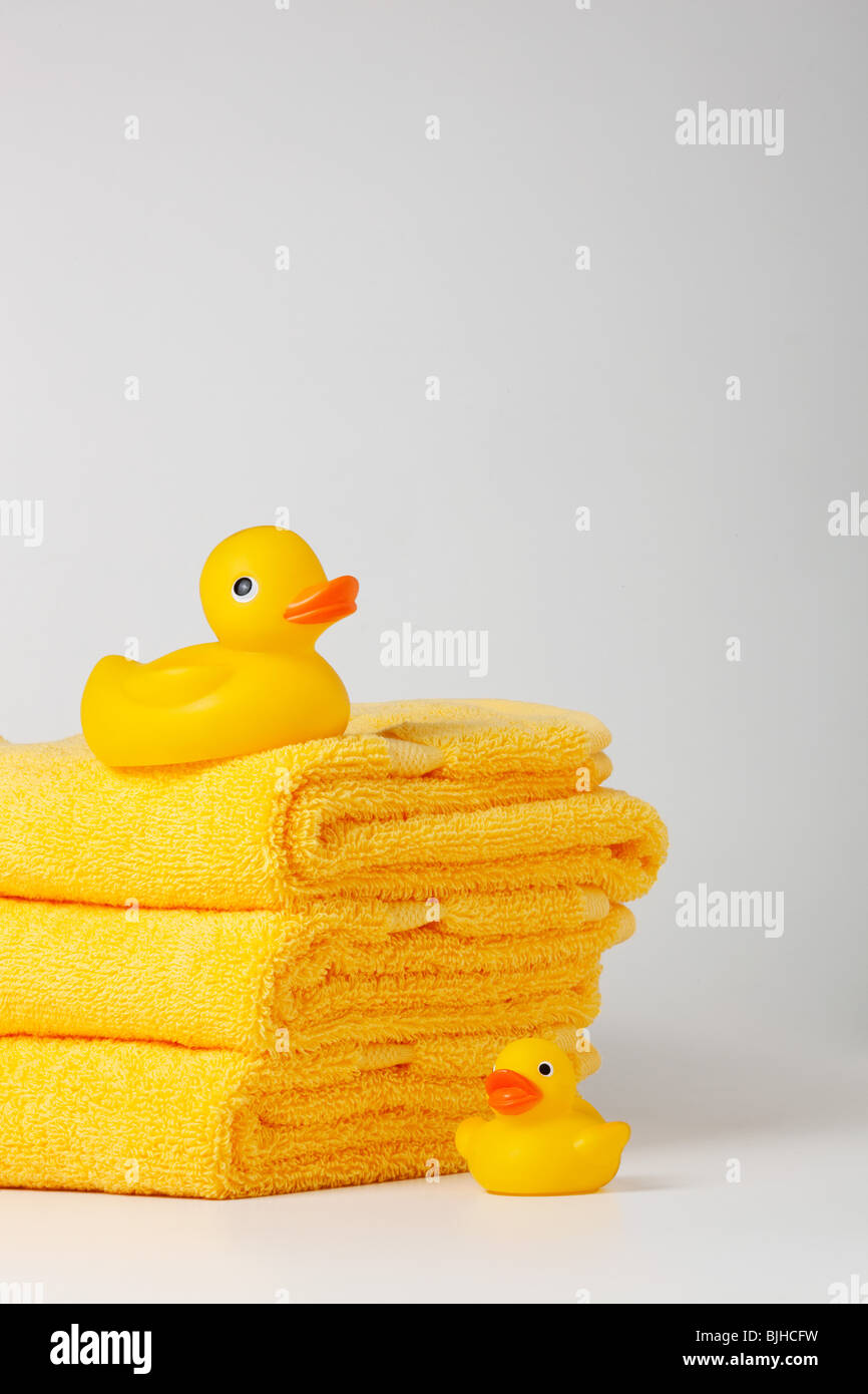 Bagno giallo ancora vita carino Foto Stock