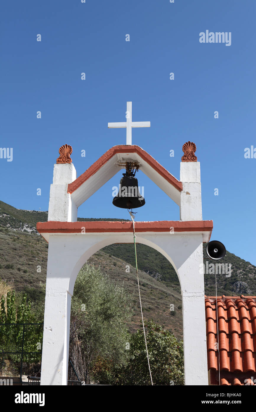 Un tradizionale villaggio bell vede in Grecia, è registrata per chiamare gli abitanti di un villaggio in chiesa Foto Stock
