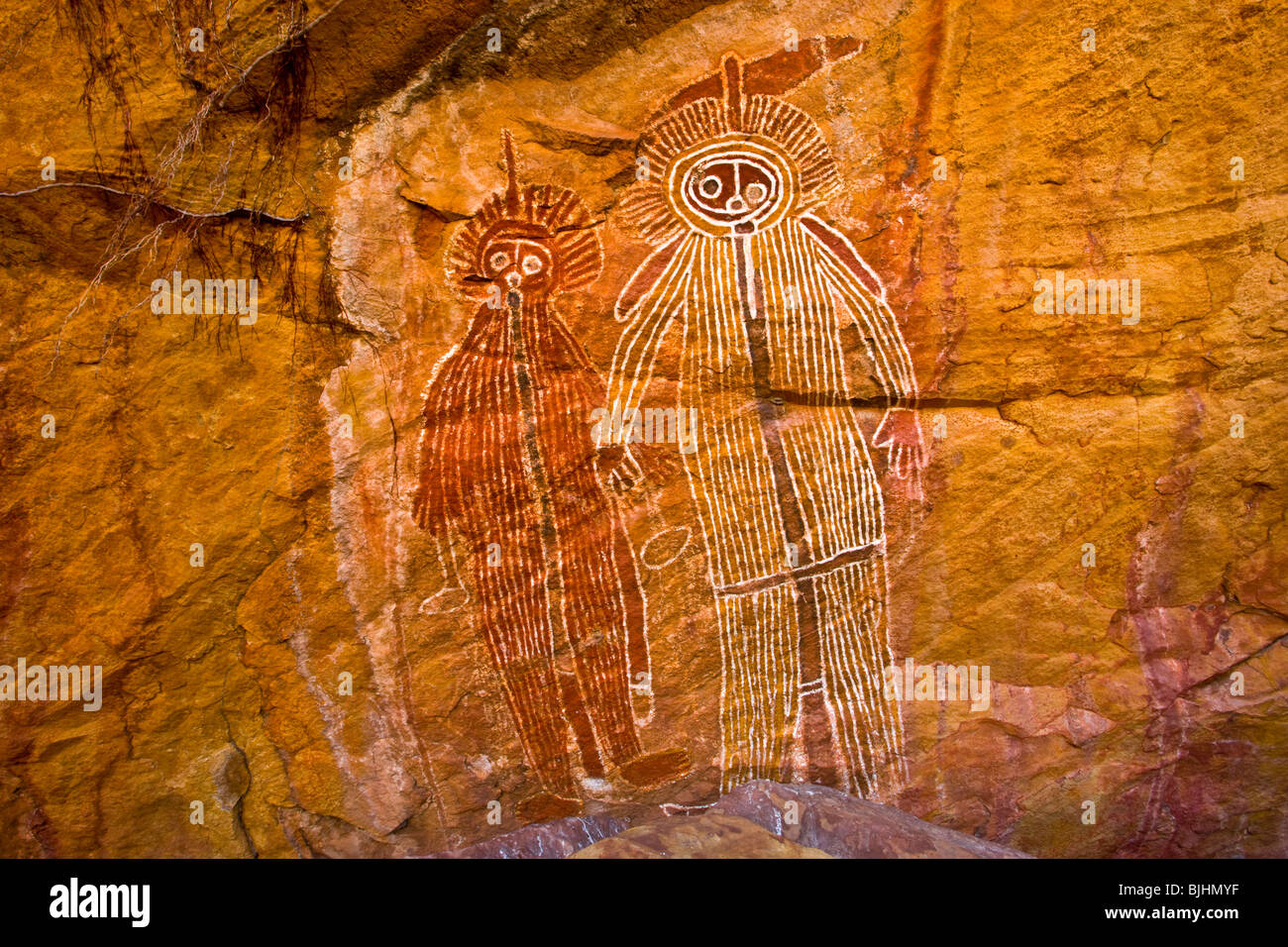 Il Fulmine fratelli, outback australiano, antichi dipinti Aborigeni, stile Hardaman, luogo segreto per proteggere l'arte Foto Stock