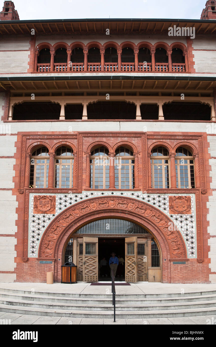 Ingresso alla Sala Flagler fuori del cortile in Flagler College costruito da Henry Flagler a St. Augustine, Florida Foto Stock