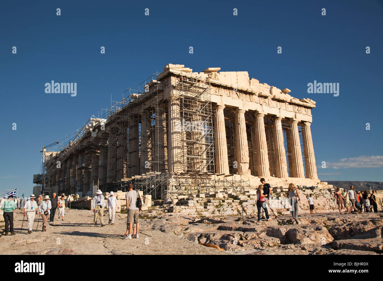 Turisti visitano Partenone dell'Acropoli in Grecia. Foto Stock