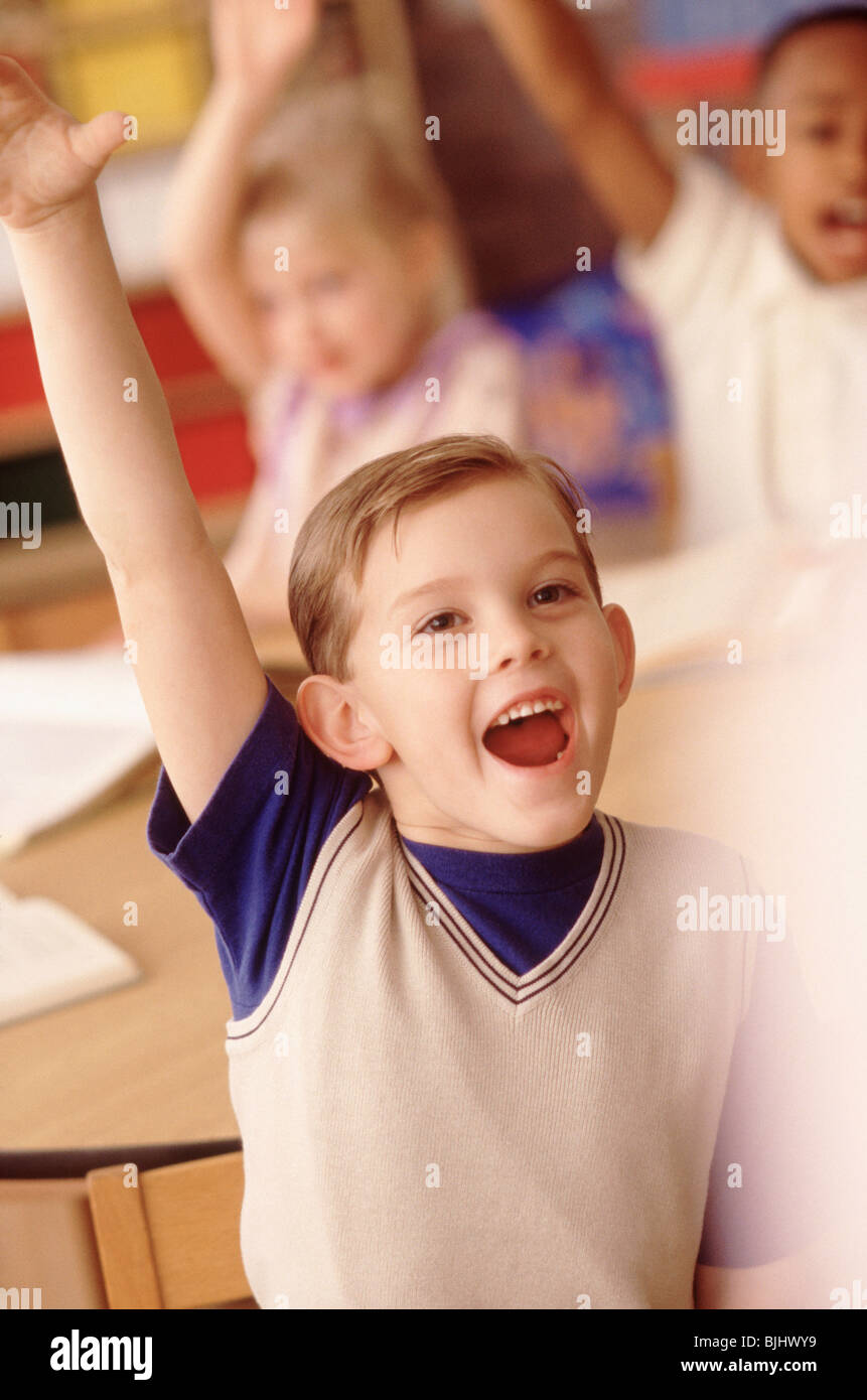 Gruppo di bambini in aula Foto Stock