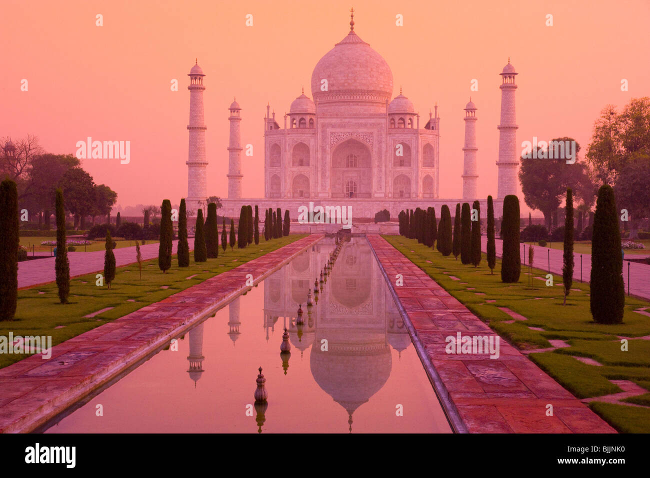 Taj Mahal, Agra, India, Sito Patrimonio Mondiale dell'UNESCO, costruito nel 1631 da dovrà Jahan per la moglie Mumtaz Mahal Foto Stock
