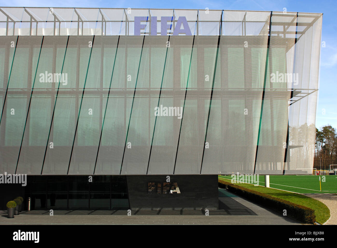 Sun protection net in casa della FIFA, sede internazionale del corpo direttivo dell'associazione calcio, Zurigo, Svizzera Foto Stock