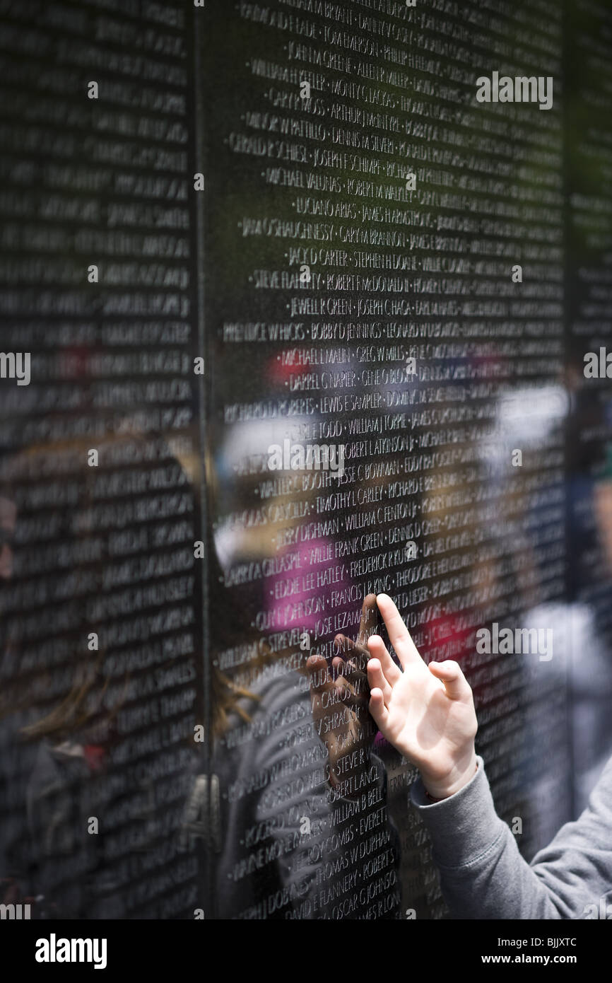Vietnam Veterans Memorial con il dito puntato Foto Stock