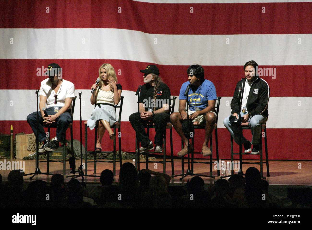 JOHNNY KNOXVILLE Jessica Simpson Willie Nelson JAY CHANDRASEKHAR & BILL GERBER duchi di Hazzard OSU SCRE MIRAMAR AIR STA Foto Stock