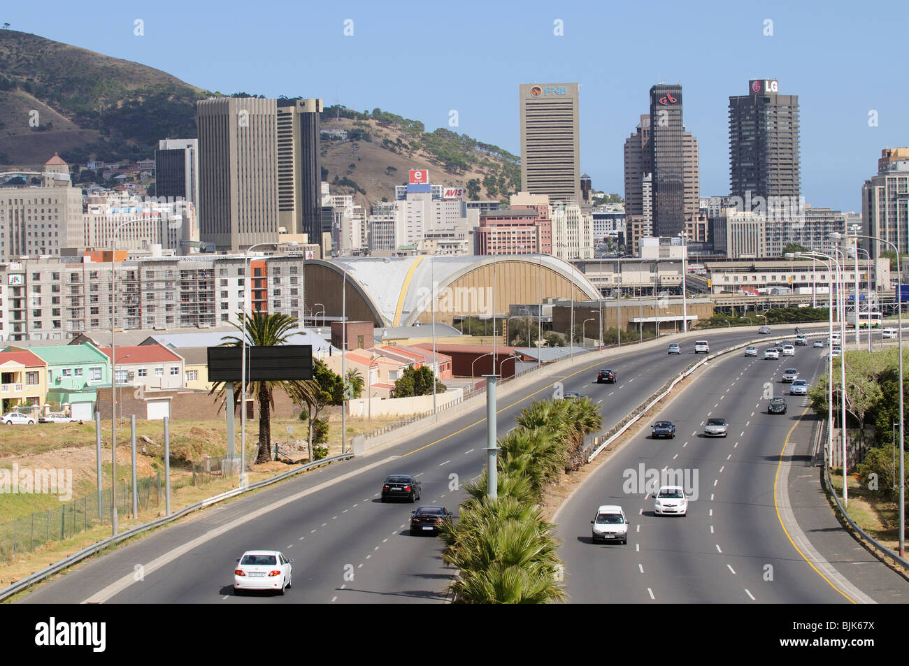 Tre corsie Eastern Boulevard rubrica in & out del centro di Città del Capo Sud Africa Foto Stock