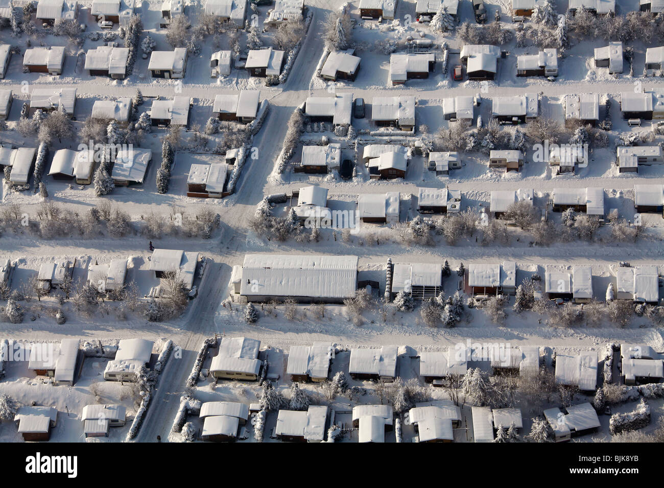 Vista aerea, neve inverno campeggio invernale, caravan, Winterberg, Renania settentrionale-Vestfalia, Germania, Europa Foto Stock