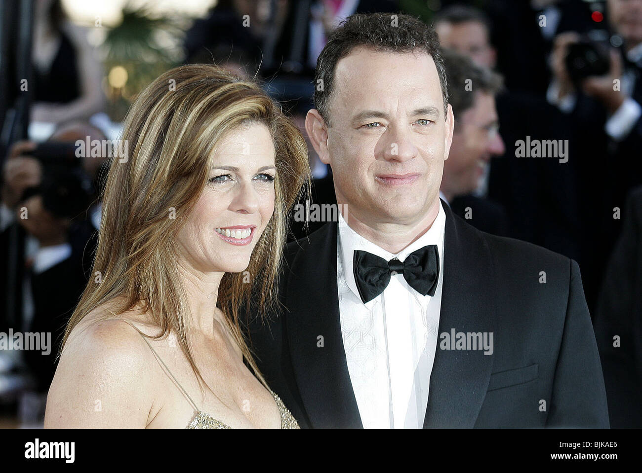RITA WILSON & Tom Hanks CANNES FILM FESTIVAL 2004 a CANNES Francia 19 Maggio 2004 Foto Stock