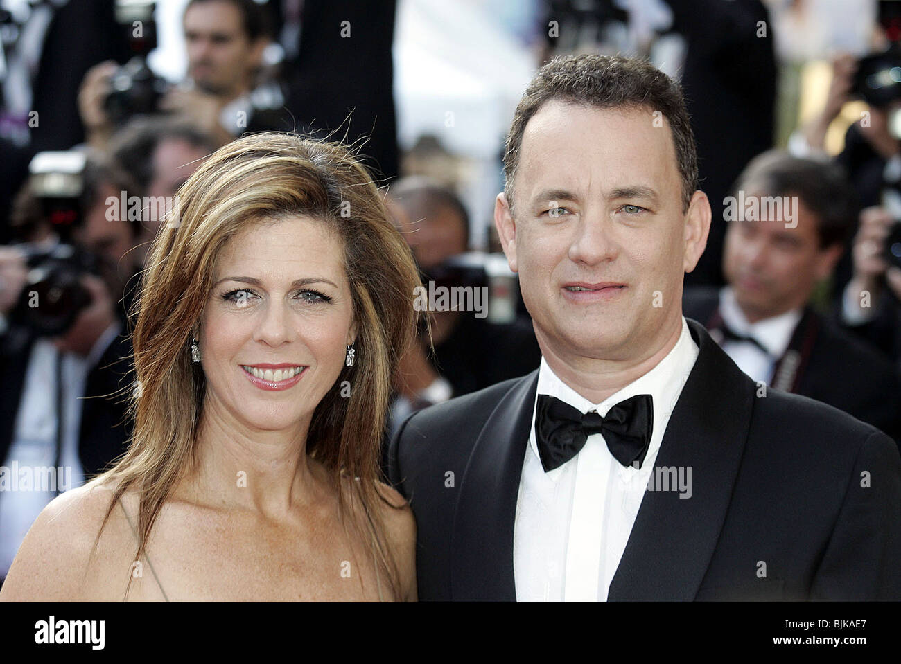 RITA WILSON & Tom Hanks CANNES FILM FESTIVAL 2004 a CANNES Francia 19 Maggio 2004 Foto Stock