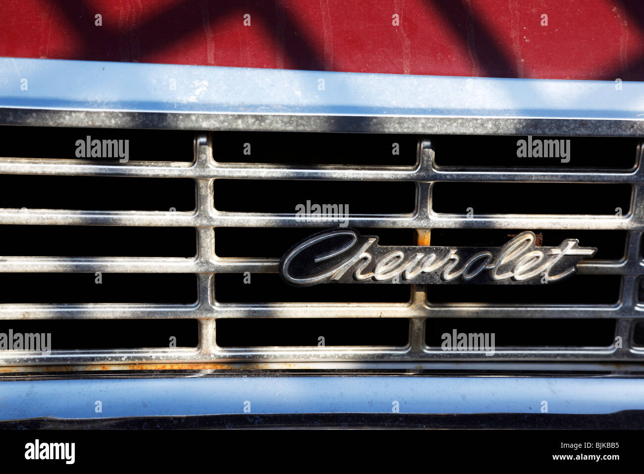 Il trasporto su strada, auto, i dettagli della griglia del radiatore di Chevy Impala. Foto Stock