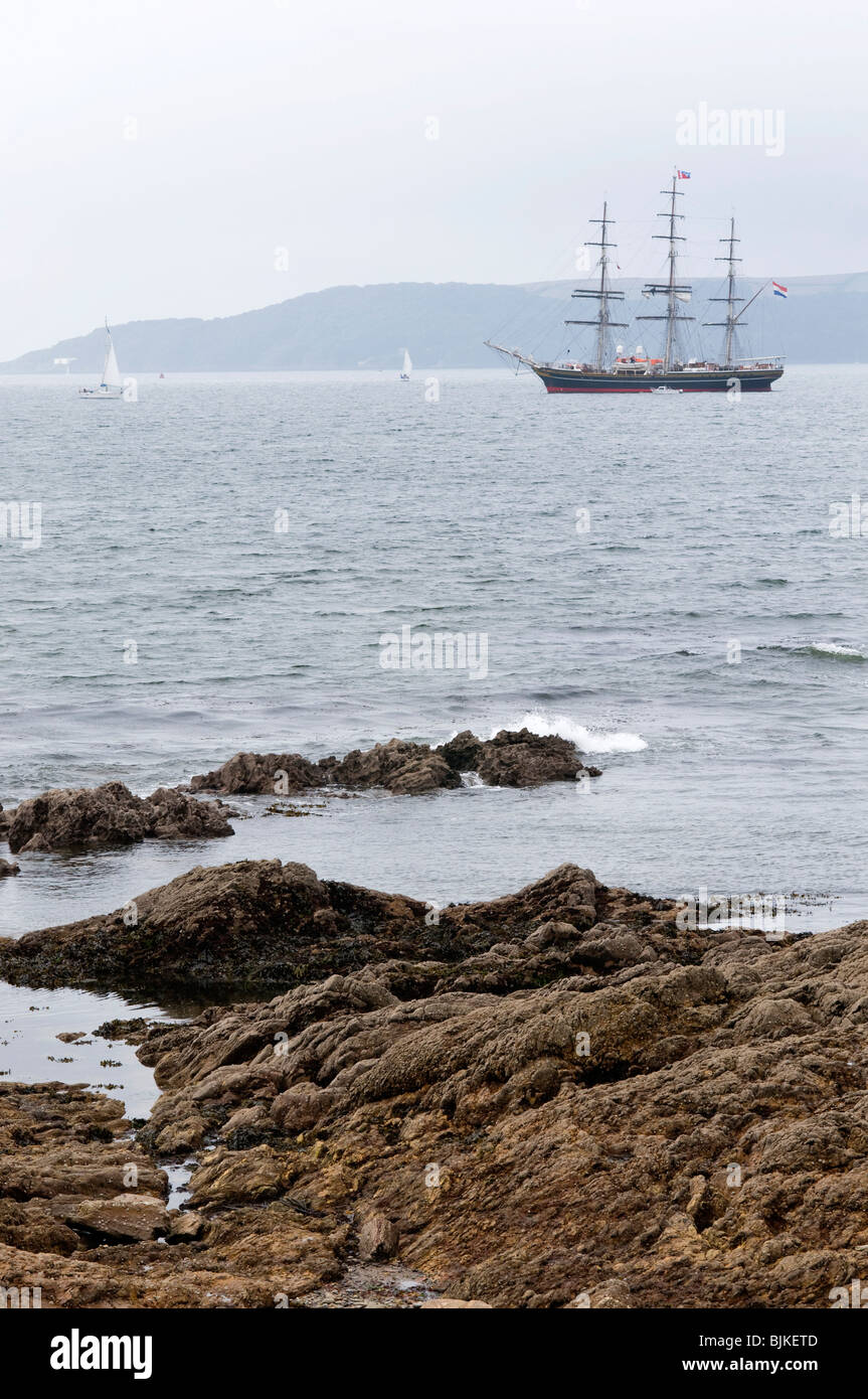 Tre masted nave a vela al di ancoraggio in Plymouth Sound, DEVON REGNO UNITO Foto Stock