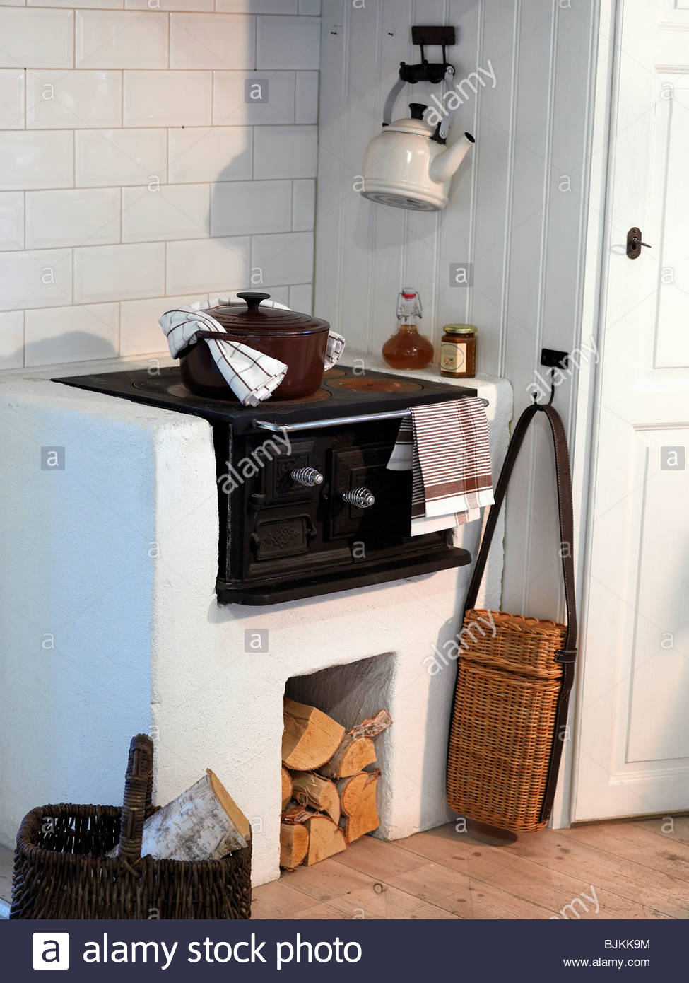 Forno a legna in una cucina Foto & Immagine Stock: 28706432 - Alamy Forno a legna in una cucina Foto & Immagine Stock: 28706432 - Alamy