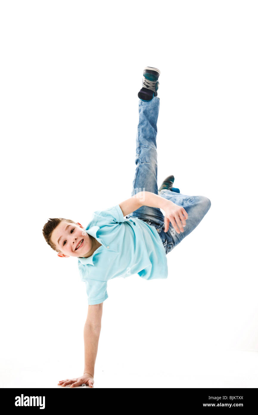 Un ragazzo salta in aria Foto Stock