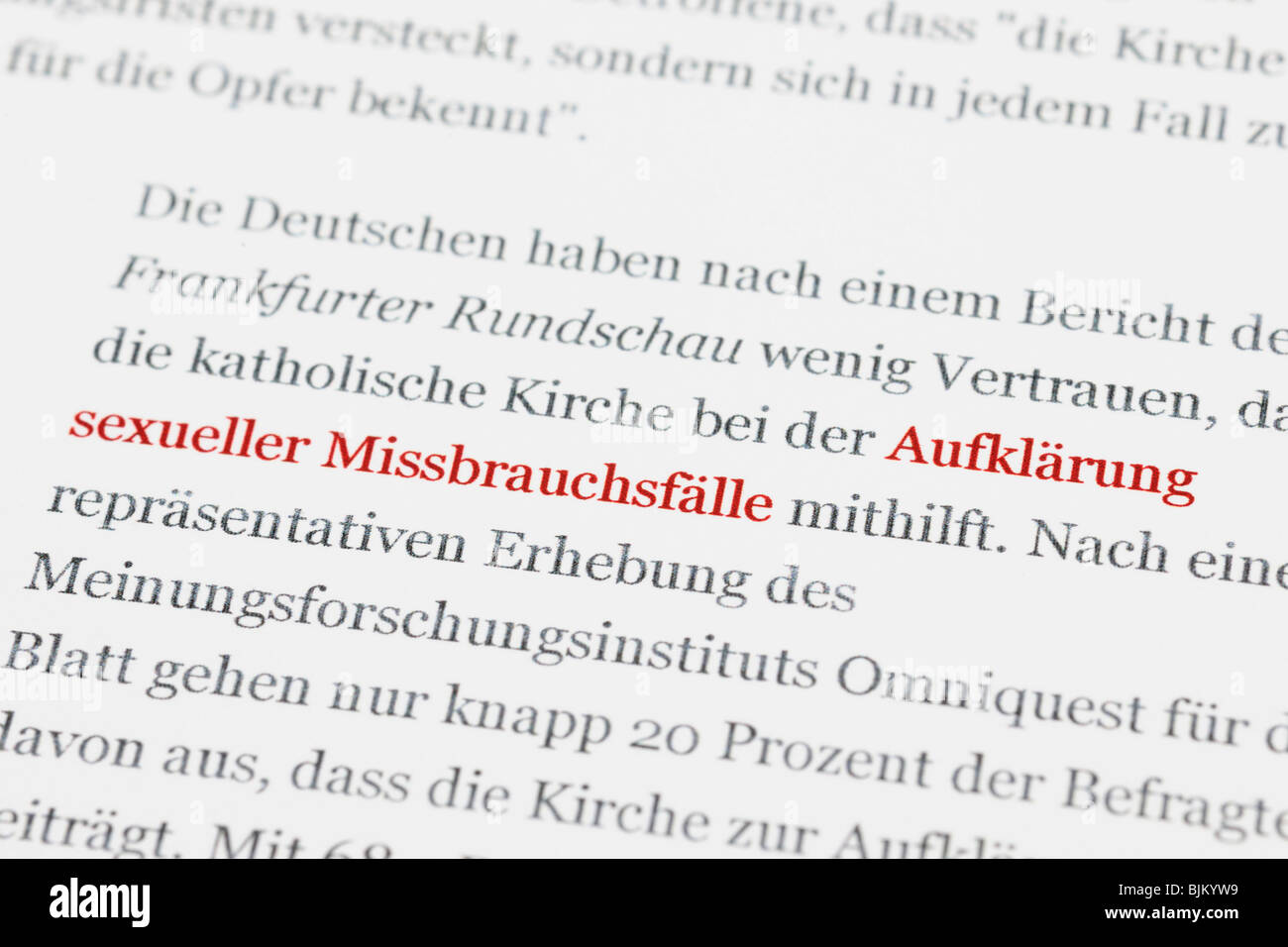 Gli abusi sessuali nella Chiesa, articolo in tedesco Foto Stock