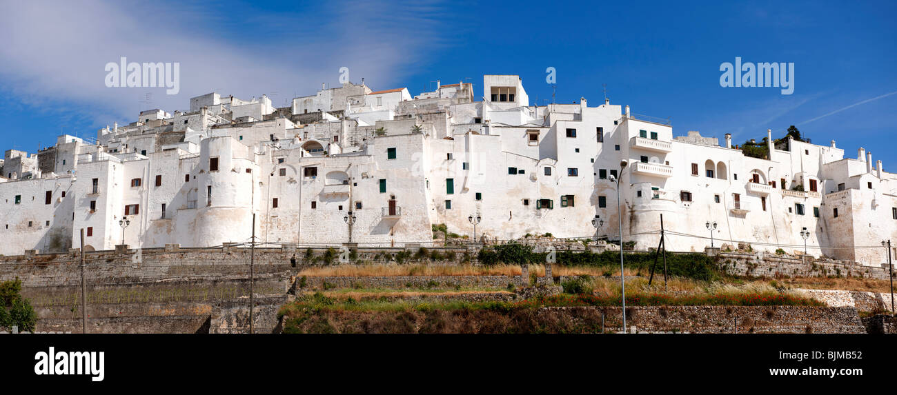 La città bianca di Ostuni, Puglia, Italia meridionale. Foto Stock