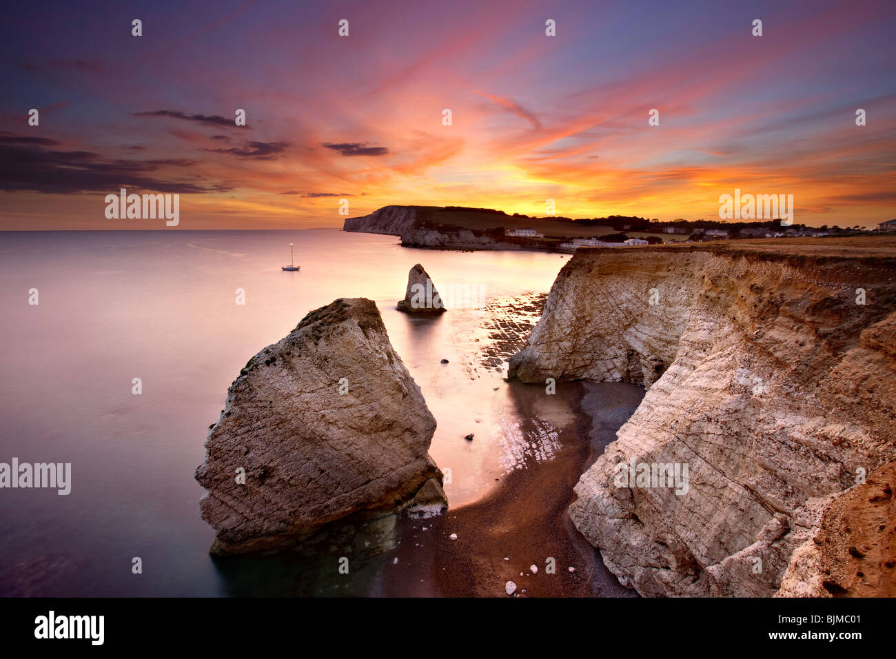 Tramonto sulla baia di acqua dolce. Isola di Wight, England, Regno Unito Foto Stock