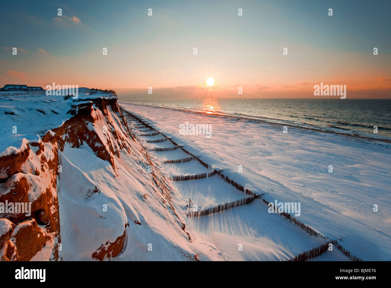 Rotes Kliff, Red Cliff, in inverno con neve sull'isola di Sylt, Schleswig-Holstein, Germania, Europa Foto Stock