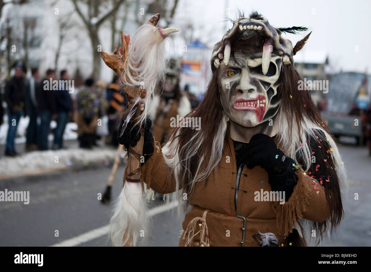 Gneckbisser gruppo mascherato vestito come sciamani al tema del segno della tigre durante la sfilata di carnevale in Littau Foto Stock