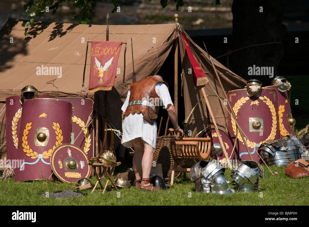 Soldato Romano a tenda accampamento Deva Chester Regno Unito Foto Stock