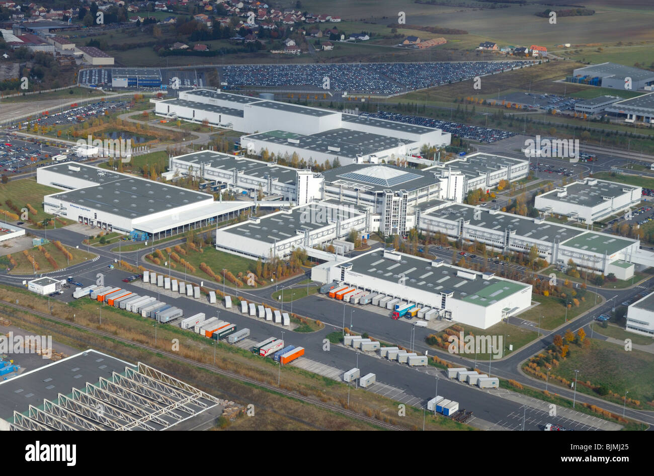 Vista aerea della vettura manufactory edifici della famosa piccola auto SMART (Mercedes Daimler Benz). Hambach, Lorena, Francia Foto Stock