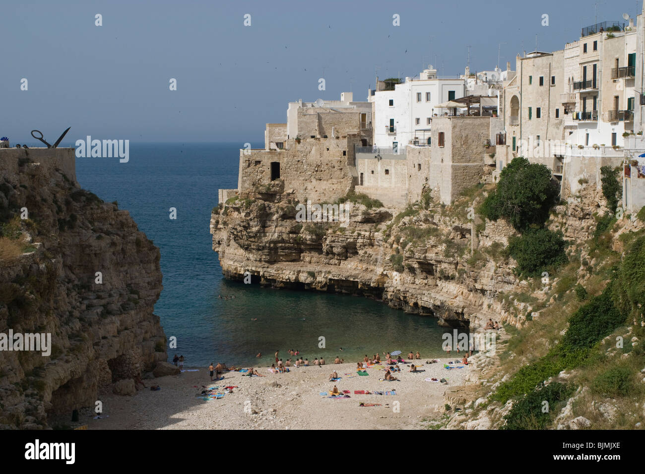 Litalia Puglia Polignano A Mare Città Vecchia Sulla