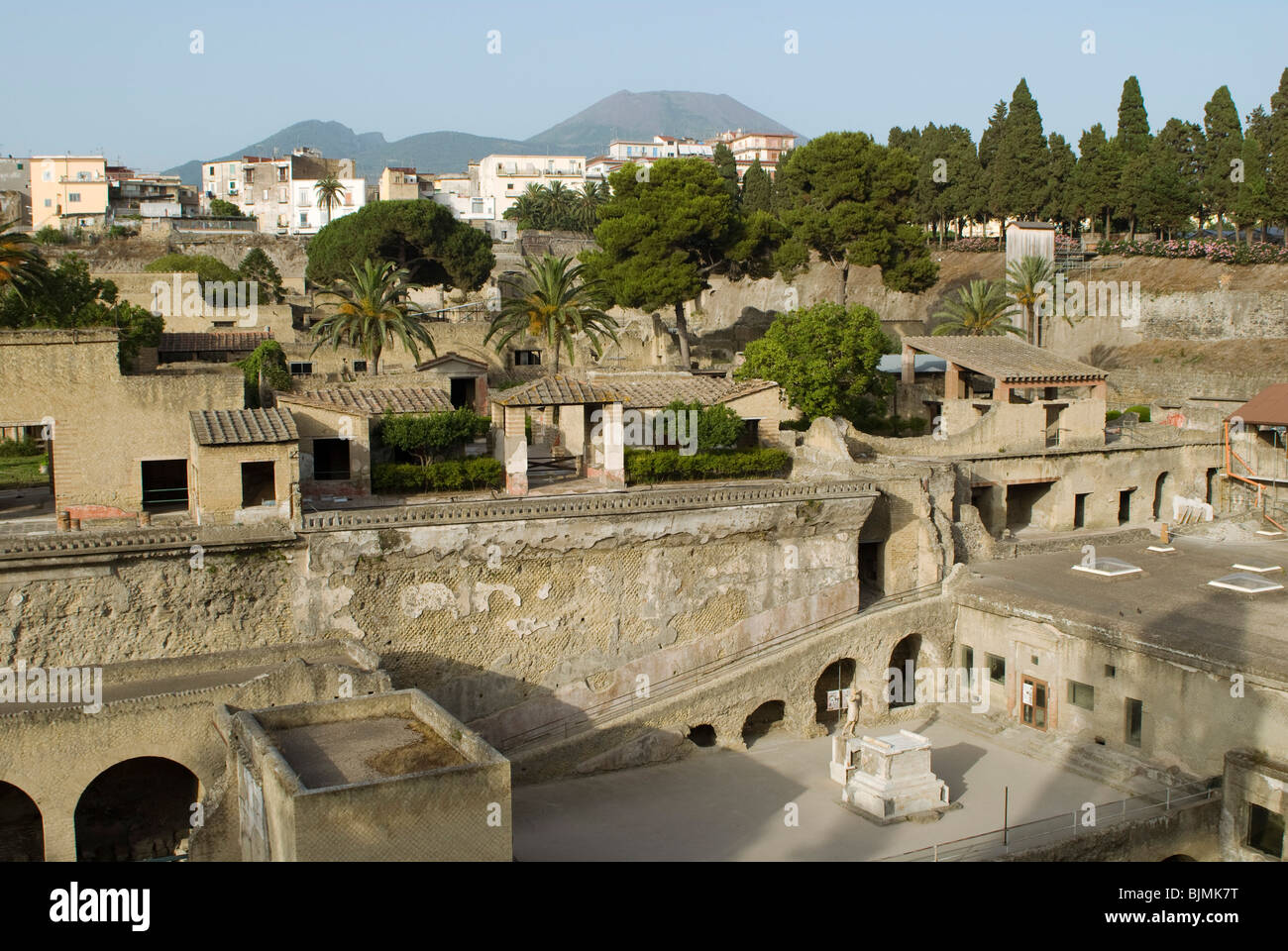 Italien, Kampanien, Neapel, Herkulaneum (Ercolano), römische Ausgrabung und Vesuv | Italia, Campania, Ercolano Foto Stock