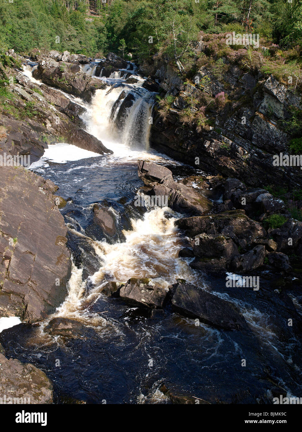 Rogie cade nel fiume Blackwater vicino Strampeffer Foto Stock