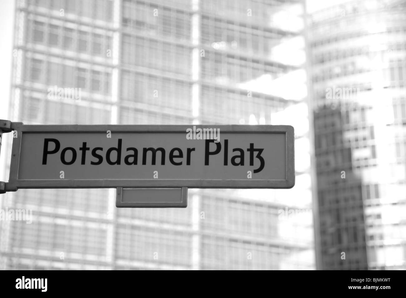 Segno 'Potsdamer Platz' square, bianco e nero, Berlino, Germania, Europa Foto Stock