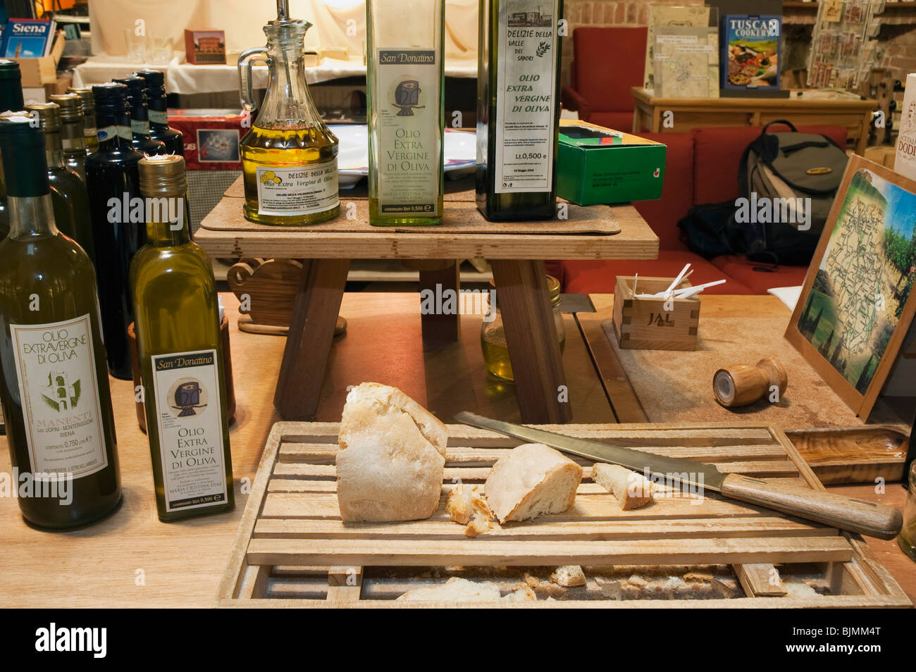 Pane, olio d'oliva in Enoteca Italiana enoteca, Siena, Toscana, Italia, Europa Foto Stock