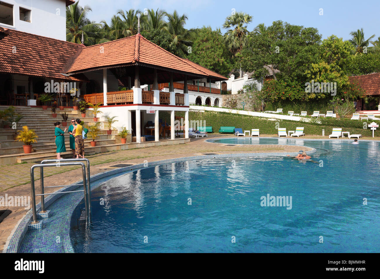 Piscina, hotel a sud di Kovalam, Kerala, India meridionale, India, Asia Foto Stock