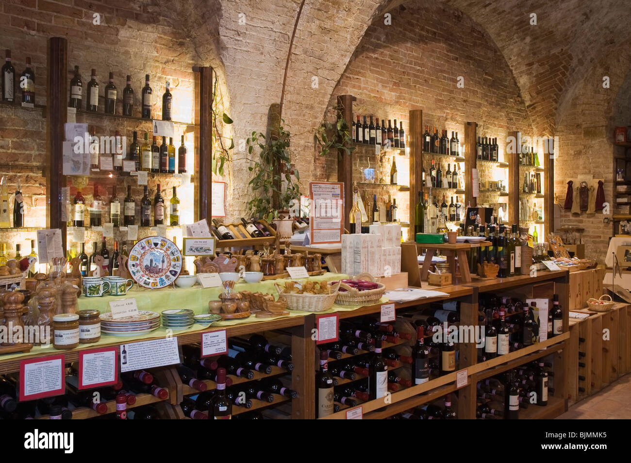 Specialità italiane nel negozio dell'Enoteca Italiana enoteca, Siena, Toscana, Italia, Europa Foto Stock