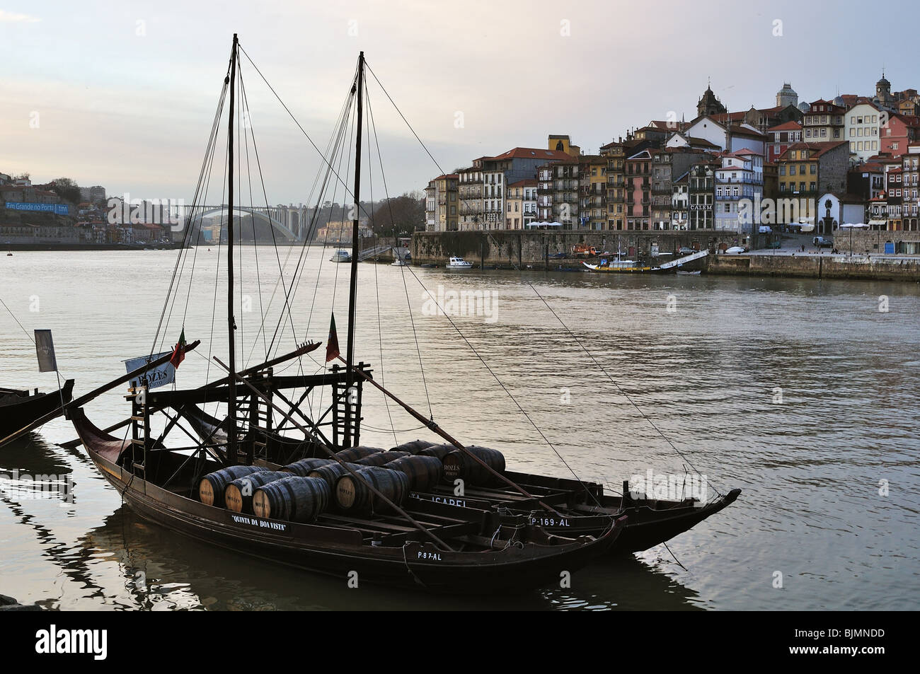 Alimento birra cidade anime feriado férias mar navio país fotografi ponte porto di Porto Portogallo passeggiate remo Foto Stock